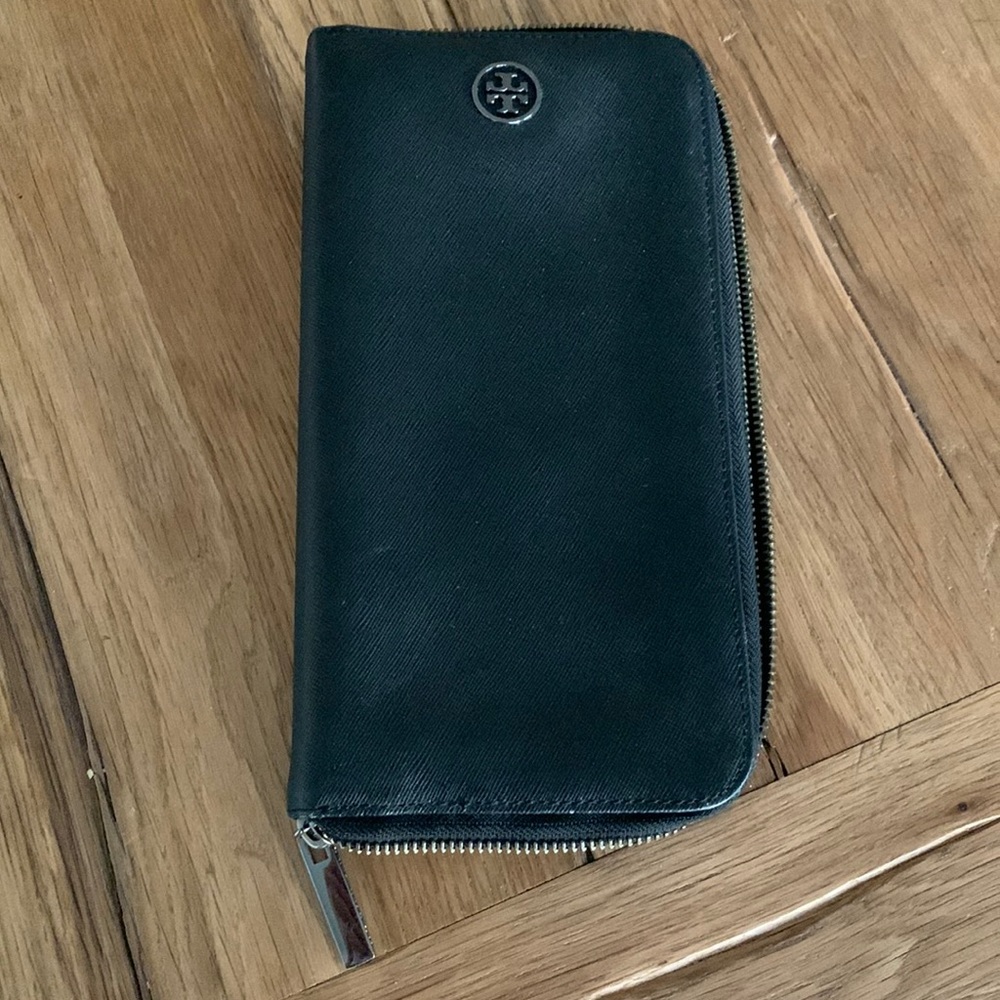Tory Burch Travel Wallet Black/Gunmetal